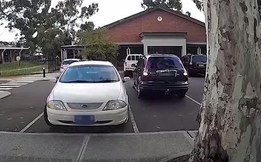 Видео инцидента на парковке разделило Интернет на два лагеря